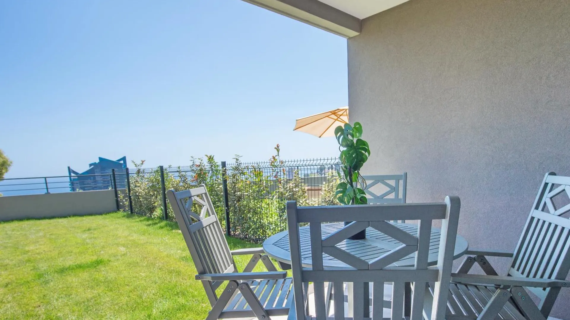 Luxueux Appartement - Parking Prive - Piscine - Cc Beausoleil