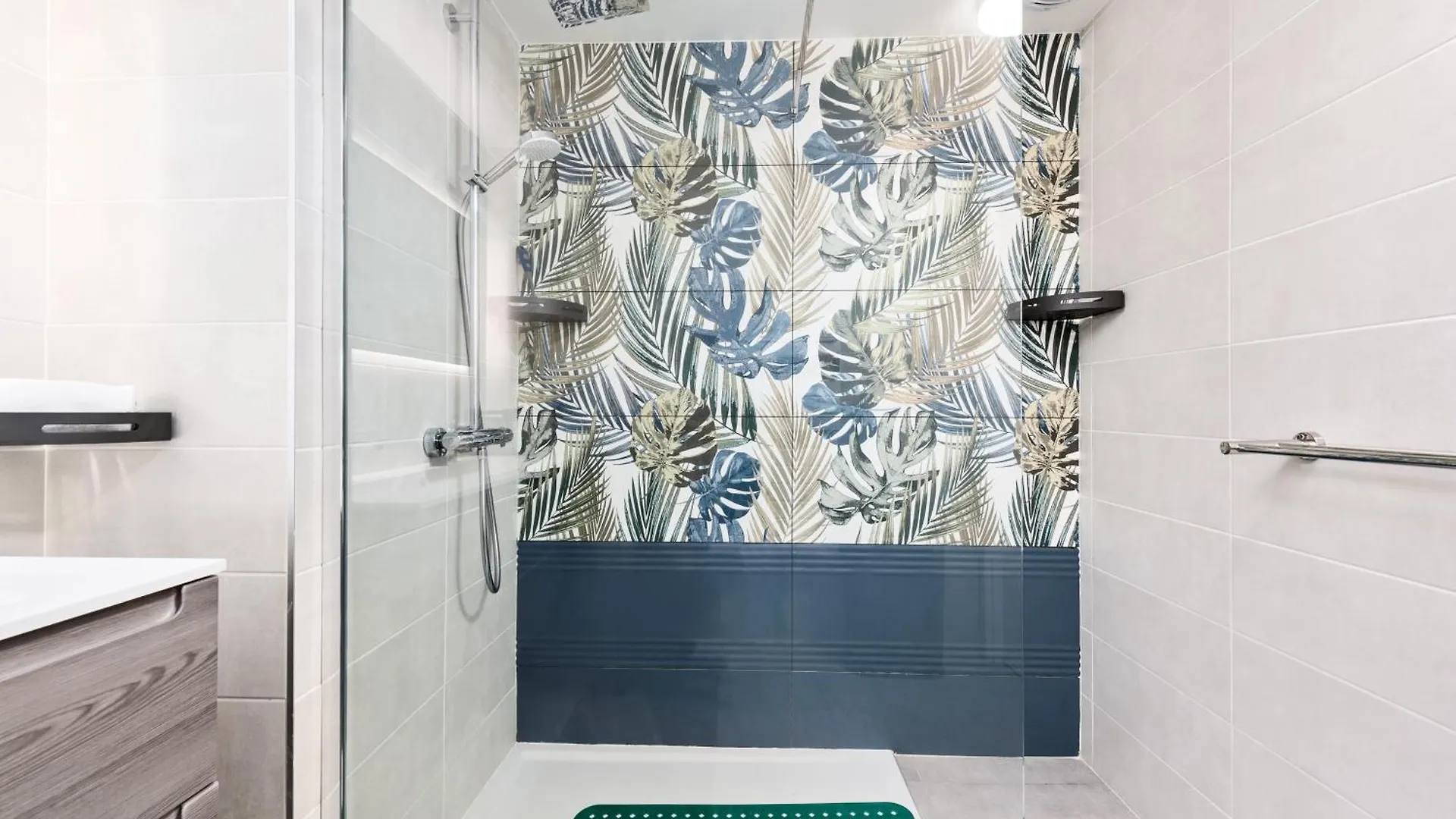 Luxueux Appartement - Parking Prive - Piscine - Cc Beausoleil Apartment